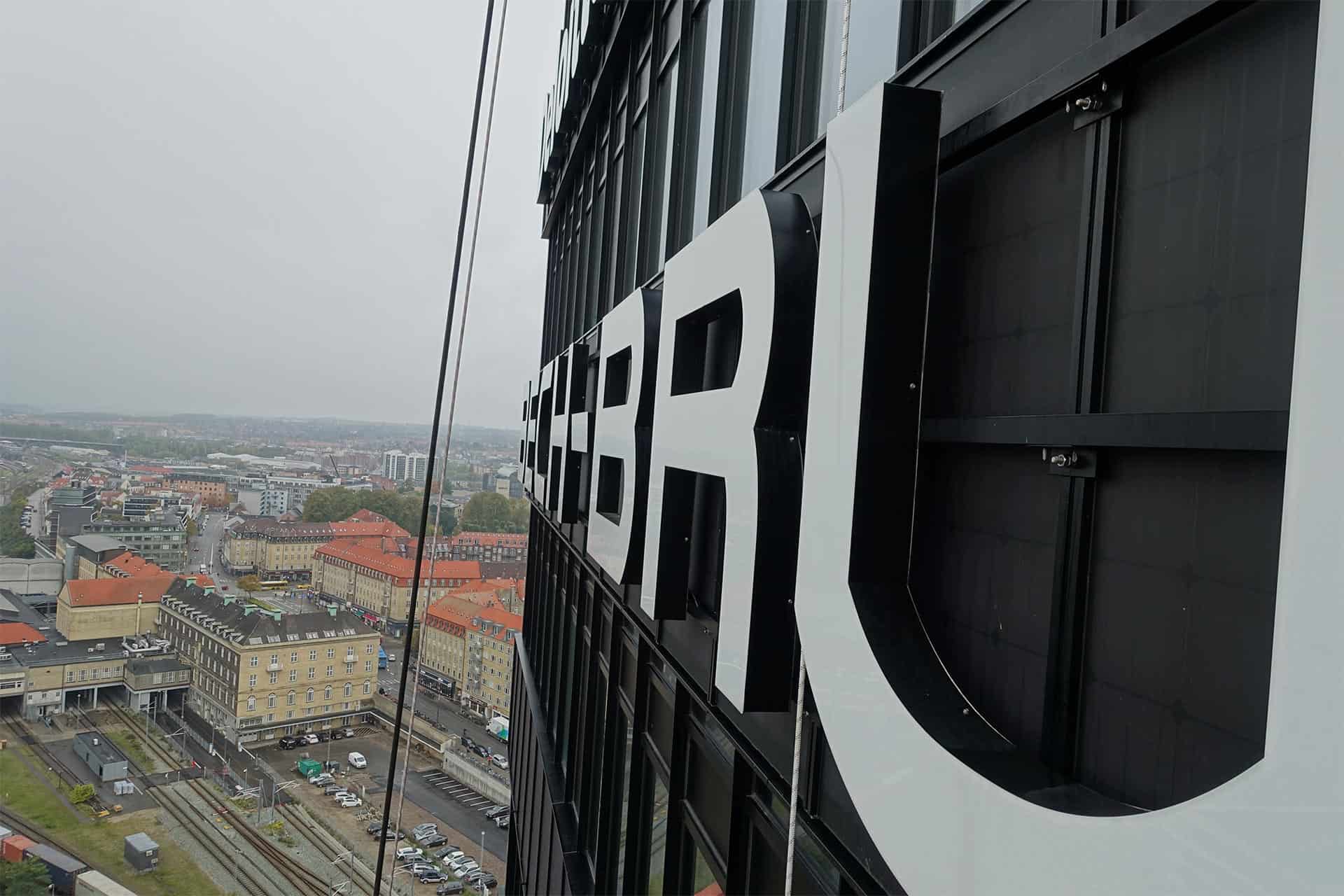 Lysskilt på Aarhus City Tower